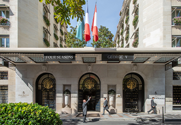 Une sélection de mobilier de l’emblématique Four Seasons Hotel George V, Paris vendue aux enchères