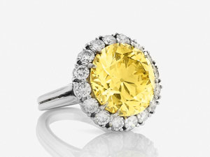 Attribué à Harry Winston   Bague platine et diamant Fancy Vivid Yellow 8.78 cts - LFG : VVS1  Vendu 415 800 € 