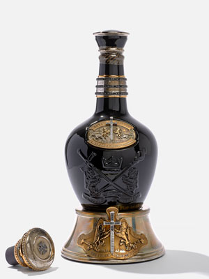 Whisky Chivas Regal Royal Salute Tribute to Honour Blend 45 ans d’âge Estimation : 170 000 - 180 000 €