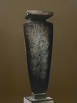 Yves Dana  Stèle XII - 1997  Bronze 40kg - 90 x 40 x 20 cm © Yves Dana