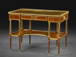 Bureau-console d’époque Louis XVI Estampille de Ferdinand Bury En acajou et placage d’acajou moucheté, ornementation de bronze ciselé et doré 76 x 107 x 53 cm Estimation : 20 000 - 30 000 €