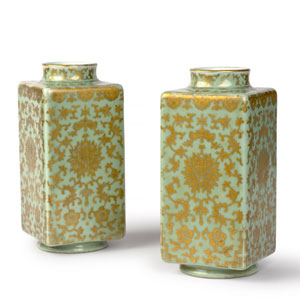 Paire de vases carrés en porcelaine céladon et décor or, Chine, dynastie Qing, XIXe siècle Vendu 196 800 €  