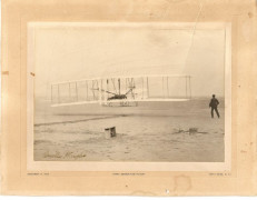 Orville WRIGHT (1871-1948) Premier vol soutenu d'un aéroplane à moteur Tirage argentique d'époque, signé