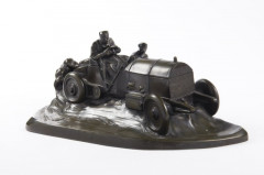 NECESSAIRE DE BUREAU "MERCEDES EN COURSE, VERS 1910"