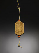 PENDENTIF EN BOIS DE SANTAL, CHINE, DYNASTIE QING, XIXE SIÈCLE