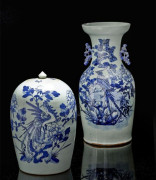 ENSEMBLE DE DEUX VASES BLEU BLANC ET CELADON, CHINE, FIN DU XIXEME-DEBUT DU XXEME SIECLE