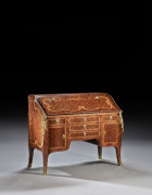 BUREAU DE PENTE DE STYLE LOUIS XV, FIN DU XIXè SIÈCLE Par Maison Krieger