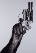 Albert WATSON (Né en 1942) MONKEY WITH GUN, NEW YOR CITY, 1992 Tirage pigmentaire monté sur aluminium