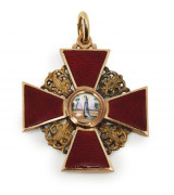 Russie Ordre de Sainte Anne. Croix de 3è classe. Or, émail, SR. Poinçonnée AK Albert Keibel. 44 x 44 mm. TB