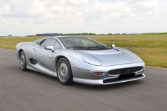 1992 Jaguar XJ 220 Carte grise françaiseChâssis n° SAJJEAEX8AX220875- Faible kilométrage, état proche du neuf- Emblématique des surpuis