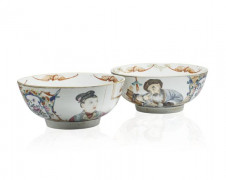 RARE PAIRE DE GRANDS BOLS EN PORCELAINE FAMILLE ROSE, CHINE, DYNASTIE QING, XVIIIe SIÈCLE