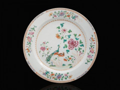 GRAND PLAT EN PORCELAINE FAMILLE ROSE, CHINE, DYNASTIE QING, XVIIIe SIÈCLE