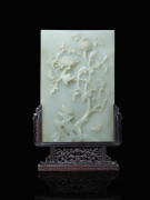 ÉCRAN DE TABLE EN JADE CÉLADON PÂLE SCULTPÉ, CHINE, DYNASTIE QING, FIN DU XIXe SIÈCLE