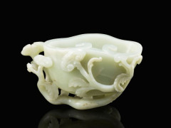 RINCE PINCEAUX EN JADE CÉLADON SCULPTÉ, CHINE, DYNASTIE QING, XIXe SIÈCLE