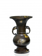 VASE EN BRONZE TACHE D'OR, JAPON, ÉPOQUE MEIJI, FIN DU XIXe SIÈCLE