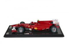 FERRARI F10  Amalgam, à l'échelle 1/8ème