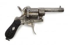 Revolver à broche.