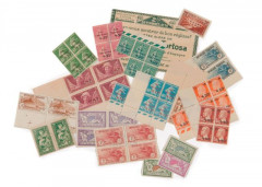 France - Ensemble de timbres-poste neufs de la période 1920 à 1940, principalement en blocs et en feuilles dont quelques bonnes vale...