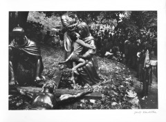 Josef KOUDELKA (Né en 1938) LOURDES, FRANCE – 1973 Tirage argentique d'époque