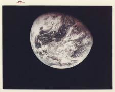 NASA / William ANDERS (Né en 1933) MISSION APOLLO 8: LA PREMIERE VUE INTEGRALE DE LA TERRE PRISE PAR UN ASTRONAUTE, LE 21 DECEMBRE 1...