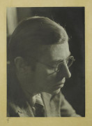 Gisèle FREUND (1908 - 2000) JEAN-PAUL SARTRE, PARIS – 1939 Tirage argentique d'époque monté sur carton