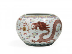 GRANDE VASQUE EN PORCELAINE POLYCHROME, CHINE, DYNASTIE QING, ÉPOQUE GUANGXU (1875 - 1908)