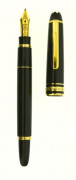 MONTBLANC	114 Mozart, stylo plume Meisterstück Mozart. Résine noire et attributs plaqués or. La plus petite taille de la collection,...