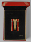 DUPONT, 1996 série limitée à 2500 ex. briquet de poche modèle Art Déco en laque de Chine rouge et noir, attributs plaqués or. En hom...