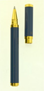 DUPONT Stylo bille Lady Mascara. Laque de Chine bleu marine et attributs plaqués or. Petit éclat de laque. Dans son écrin.