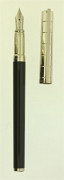 DUPONT Stylo plume Classic. Corps en laque de Chine noire, capuchon palladium avec un décor en cercles. Plume or 18 carats moyenne,...