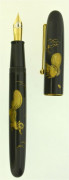 NAMIKI Ecureuil, stylo plume de la collection Yukari Royal, utilisant la technique du Chinkin, reprenant très en détail, le dessin d...