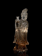 STATUETTE DE GUANYIN EN CRISTAL DE ROCHE LÉGÈREMENT FUMÉ, CHINE, XXe SIÈCLE