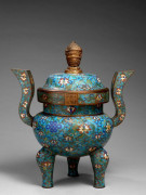 GRAND BRÛLE-PARFUMS TRIPODE COUVERT EN BRONZE ET ÉMAUX CLOISONNÉS, CHINE, DYNASTIE QING, XIXe SIÈCLE