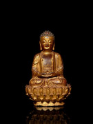 STATUETTE DE BOUDDHA EN BRONZE LAQUÉ OR, CHINE, DYNASTIE MING, XVIIe SIÈCLE