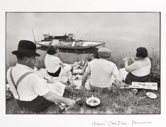 Henri CARTIER-BRESSON (1908-2004) Dimanche sur les bords de Marne, Juvisy - 1938 Épreuve argentique (c. 1990)