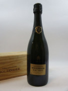 1 bouteille CHAMPAGNE BOLLINGER RD 1990 (dégorgé le 5 Mars 2002) Coffret bois d'origine abimé par l'humidité (Cave 15)