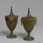 PAYS-BAS - Paire de vases en forme d'urne