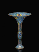 VASE GU EN BRONZE ET ÉMAUX CLOISONNÉS, CHINE, DYNASTIE QING, XIXe SIÈCLE