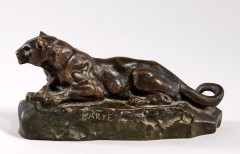 Antoine-Louis BARYE (1795-1875) Panthère de Tunis Bronze à patine verte et légèrement dorée. Signé sur la terrasse. Haut. :...