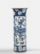 VASE EN PORCELAINE BLEU-BLANC, CHINE, DYNASTIE QING, XIXe SIÈCLE