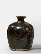 VASE BOUTEILLE EN GRÈS ÉMAILLÉ BRUN, CHINE, DYNASTIE SONG (960-1279)