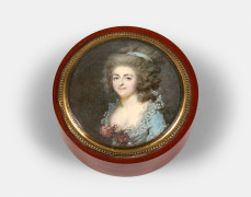 François Dumont Lunéville, 1751 - Paris, 1831 Portrait de femme à la robe bleue et au corsage orné de fleurs Miniature de forme rond...