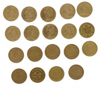 FRANCE 20 Francs. Coq, 2 p. 1913, 7 p. 1914. Génie, 9 p. Napoléon III, tête laurée, 1 p. Ensemble de 19 pièces or. Poids : 122 g.