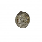 Punique. Espagne ? Vers 210 av. J.-C.  ½ shekel. Tête laurée du roi à g. R./ Eléphant à dr. (SNG Copenhagen 383). Arg. 3,21 g. Très...