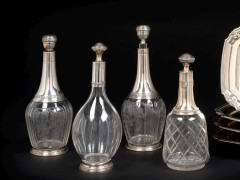 PAIRE DE CARAFES EN VERRE ET ARGENT Orfèvre Olier & Caron (1910-1936)