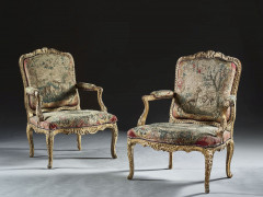 PAIRE DE FAUTEUILS À LA REINE D'ÉPOQUE LOUIS XV, VERS 1730