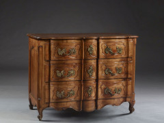 COMMODE D'ÉPOQUE LOUIS XV, TRAVAIL RÉGIONAL