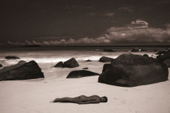 Francis GIACOBETTI Né en 1939 Stones, Seychelles - 1981 Épreuve argentique lambda contrecollée sur dibond