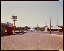 Stephen SHORE Né en 1947 Plains Blvd - Amarillo - Texas - 15 juillet 1975 Épreuve argentique d'époque en couleurs sur papier Kodak