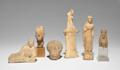 SIX FIGURINES EN TERRE CUITE, ART GREC, 1ere MOITIÉ DU 1er MILLÉNAIRE AV.J.C.